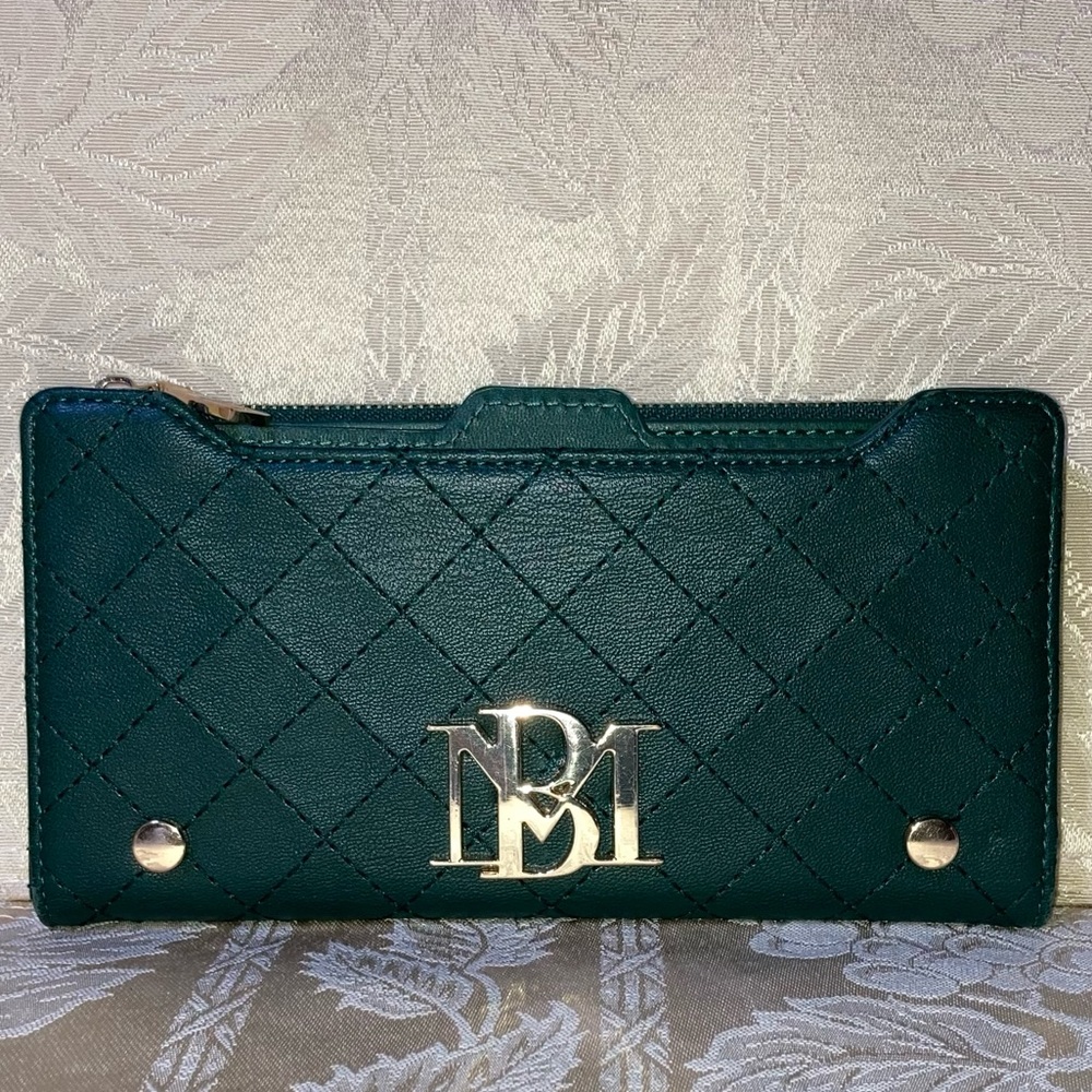 NWOT Badgley Mischka Green Quilted Slim Wallet with Zip Pocket